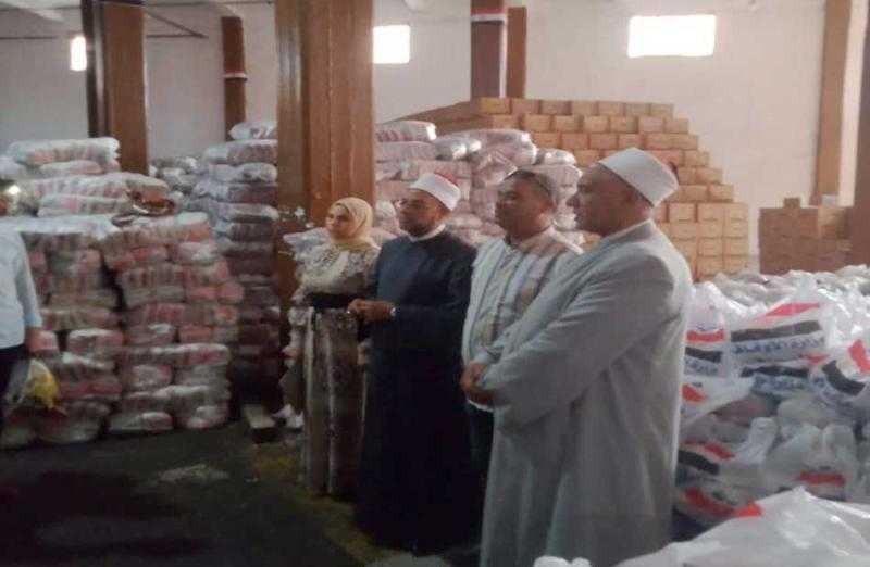 ”أوقاف الإسكندرية” تسلم 1000 شنطة مواد غذائية للأسر الأولى بالرعاية