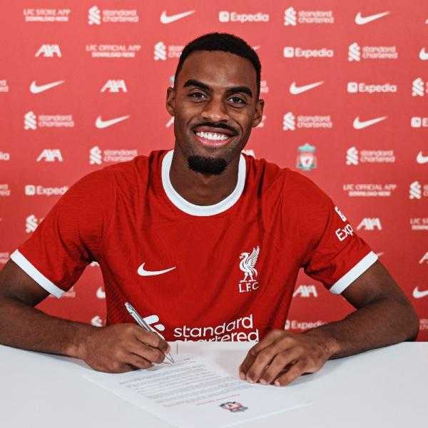 رسميا.. ليفربول يتعاقد مع الهولندي جرافينبيرخ