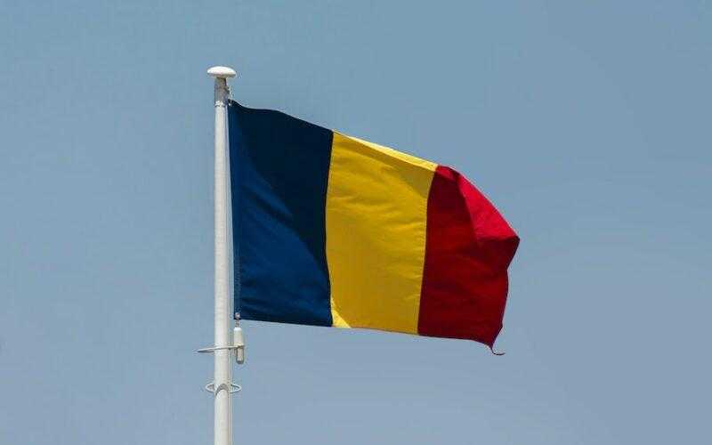 رئيس وزراء رومانيا يسعى لتصويت بالثقة بشأن تعديلات ضريبية