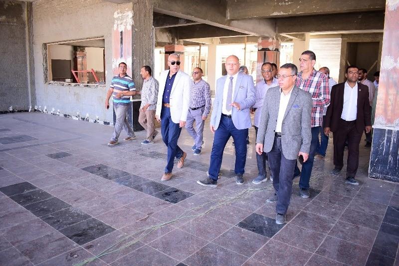 رئيس جامعة سوهاج يتفقد إنشاء مبنى الإدارة المركزية بالمقر الجديد| صور