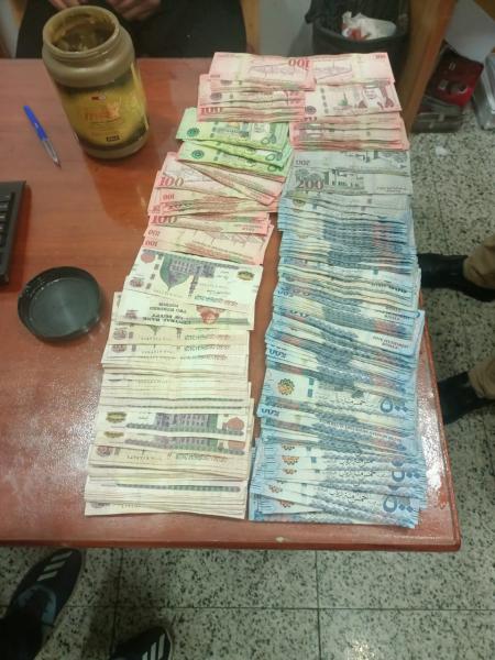ضبط محاولة تهريب كمية من النقد المصرى والأجنبي بمطار برج العرب الدولي