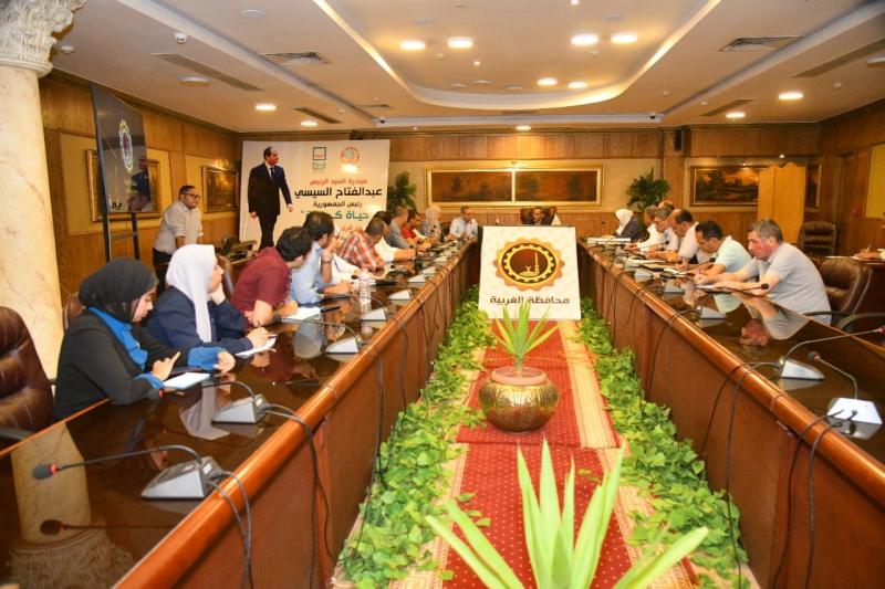 محافظ الغربية يناقش الموقف التنفيذى للمشروعات الجارية |صور