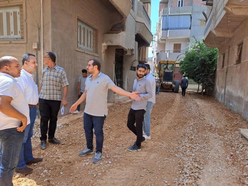 رئيس مركز ومدينة بلطيم يتفقد أعمال الرصف الجاري تنفيذها بالشوارع