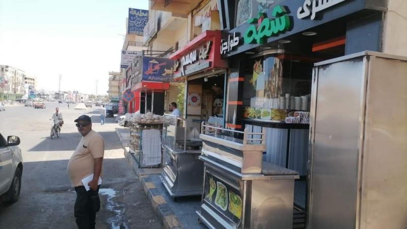 حملات تفتيشية على محلات شارع النصر بحي شمال الغردقة