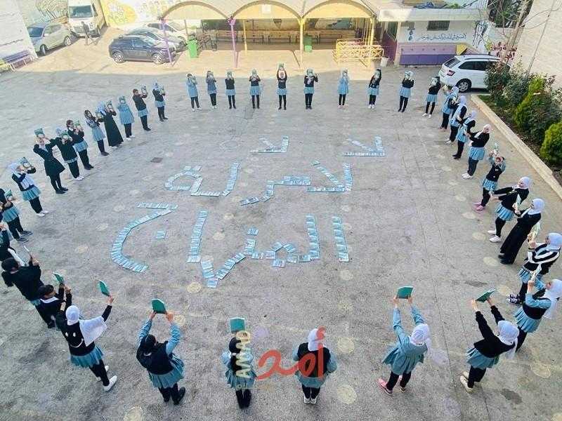 القوات الإسرائيلية تستولي على كتب مدرسية من المنهاج الفلسطيني في القدس