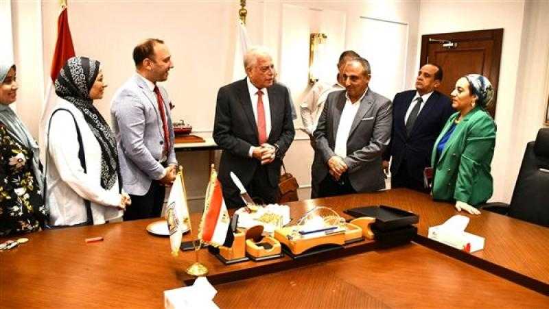 محافظ جنوب سيناء يشيد بجهود لجنة التصالح في إنهاء ملفات التقنين