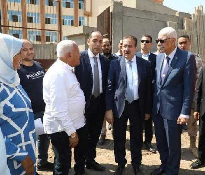 محافظ المنوفية يتفقد أعمال إنشاء خزان الصرف الصحي بالجامعة الأهلية