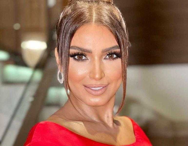 روجينا تخطف الأنظار بالأحمر في أحدث جلسة تصوير لها | صور