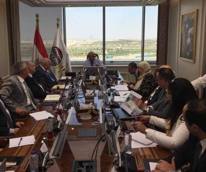 وزير قطاع الأعمال العام يستعرض طرح الفرص الاستثمارية وتعزيز الشراكة مع القطاع الخاص في شتى القطاعات التابعة