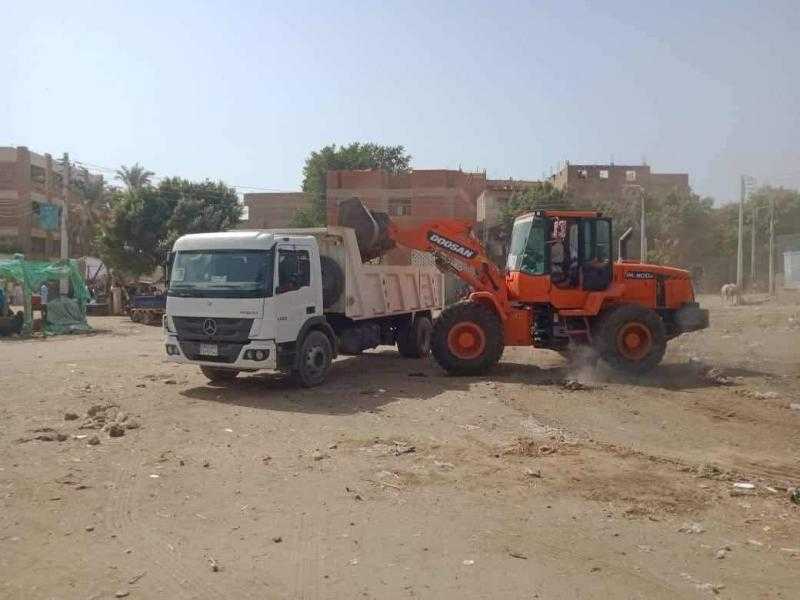حملات نظافة وإزالة الإشغالات بعدد من مدن وقرى محافظة كفر الشيخ