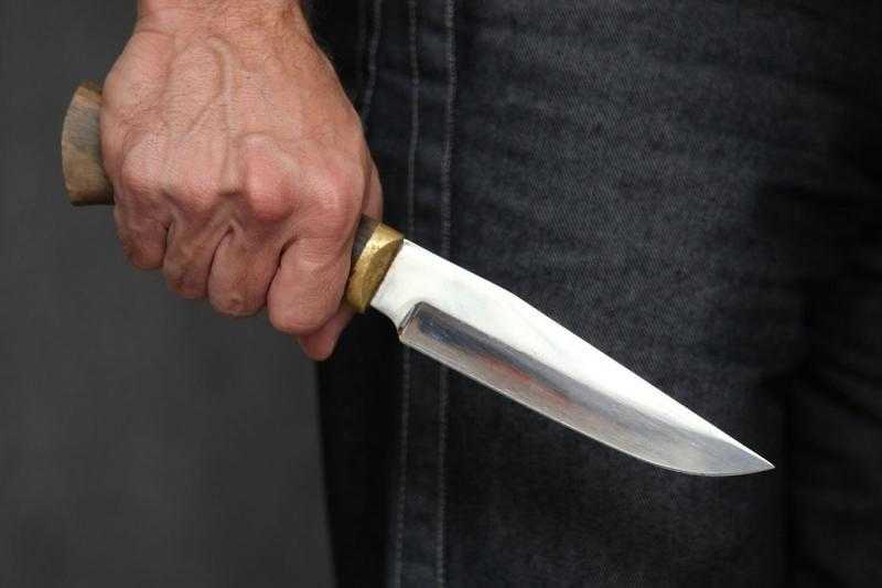 بسبب 300 جنيه..عاطل يقتل شاب بعدة طعنات نافذة