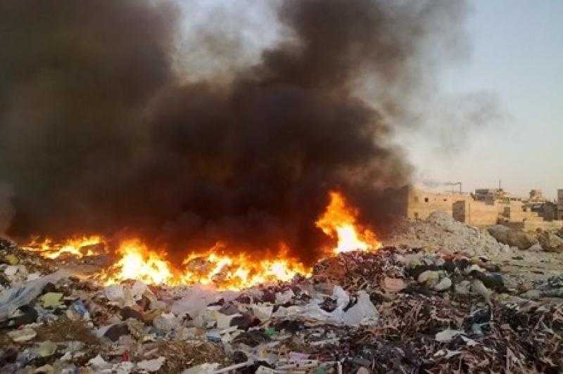 نشوب حريق في مخلفات قمامة خلف قاعة أفراح بالمريوطية