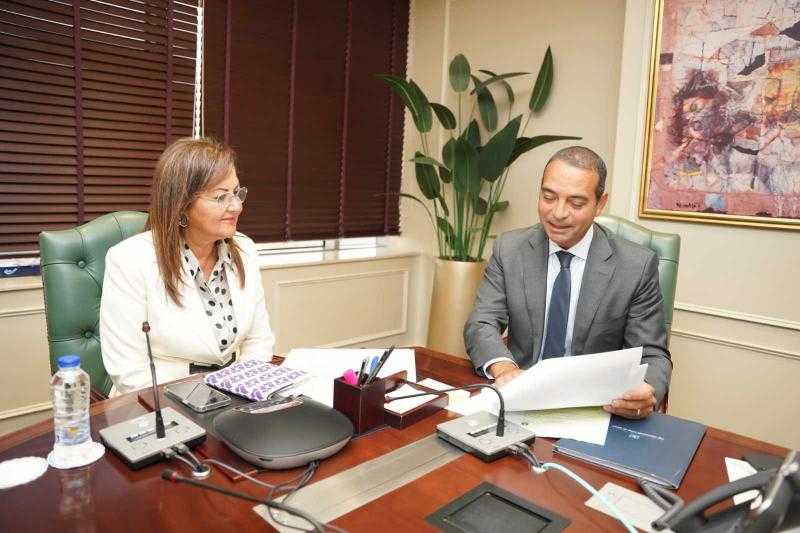 وزيرة التخطيط تناقش تطورات طروحات الشركات واستغلال المباني الحكومية مع الصندوق السيادي