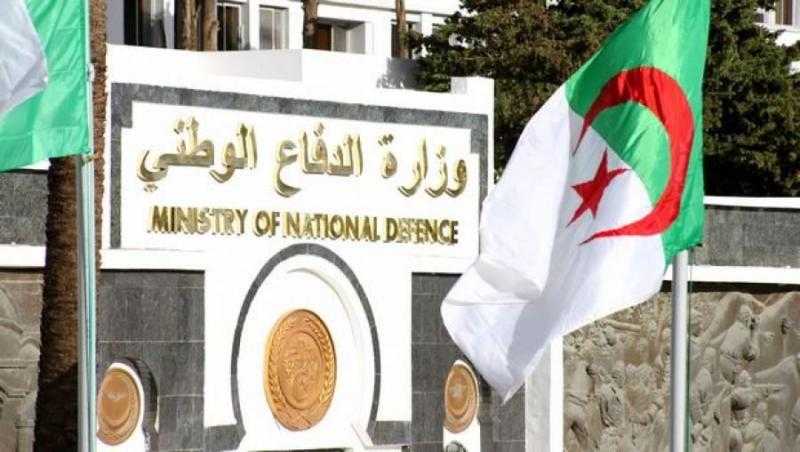 ”الدفاع الجزائرية”: إرهابي يسلم نفسه إلى السلطات بجنوبي البلاد