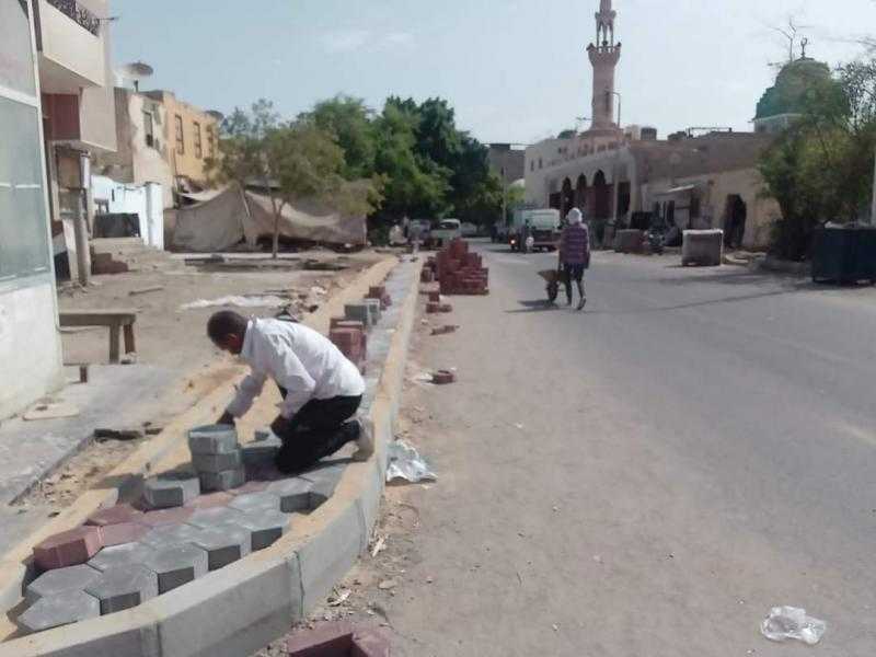 استمرار أعمال التطوير بشوارع مدينة القصير