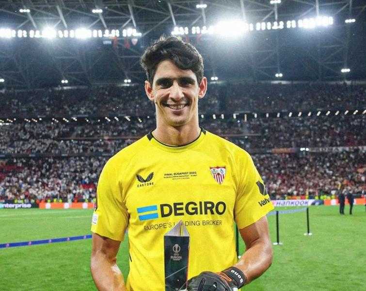 المغربي ياسين بونو مرشح لجائزة أفضل حارس بالعالم