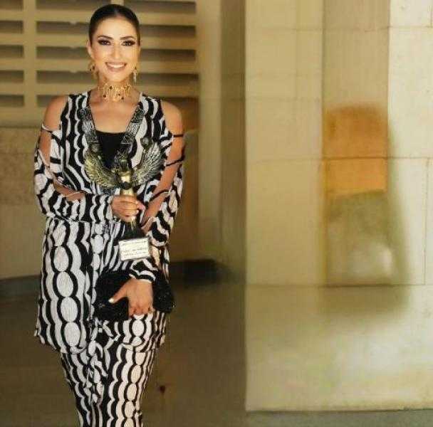 حنان مطاوع تفوز بجائزة أحسن ممثلة في مهرجان همسة للآداب والفنون