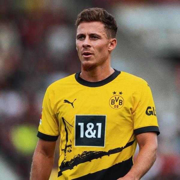 دورتموند يعلن انتقال لاعبه ثورجان هازارد إلى أندرلخت البلجيكي