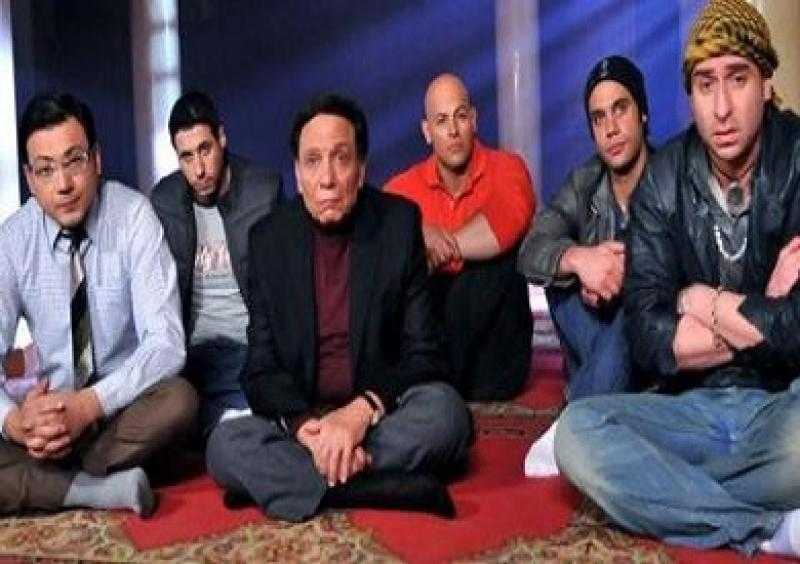 عمرو رمزي مشيدا بحرفية عادل إمام في «فرقة ناجي عطا الله»: كأنه لسه بيدور على فرصة