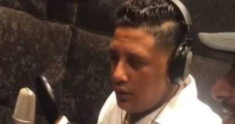 ديناصور ومنقرضتش.. حمو بيكا يتعثر في نطق كلمات أغنيته الجديدة بطريقة ساخرة