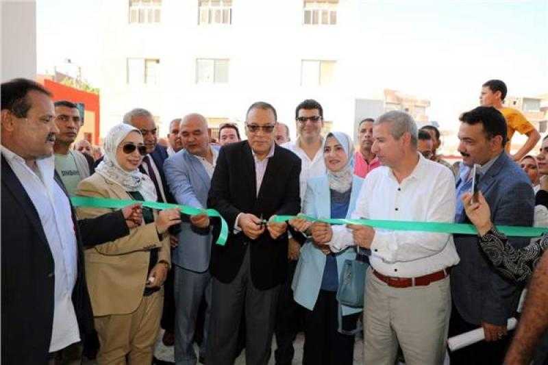 محافظ الشرقية يفتتح مدرسة بيشة قايد الثانوية ويعلن افتتاح 93 مشروعا خدميا