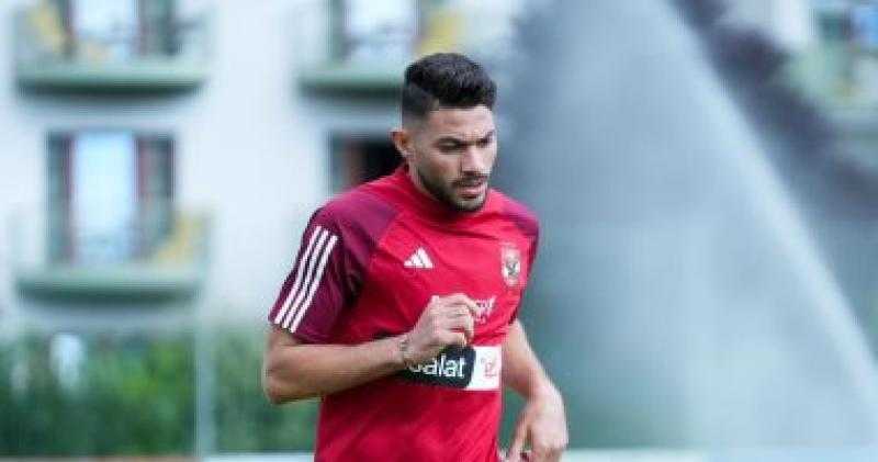 ياسر إبراهيم يؤدى تدريبات خفيفة ويقترب من اللحاق بالسوبر الأفريقى