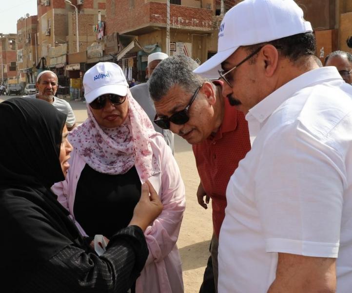 محافظ أسوان يقوم بجولة ميدانية بمنطقة عزبة العسكر وصولا إلى الرضوانية والتجاريين