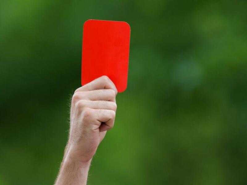 ربط الإنذارات والبطاقات الحمراء في الدوري بكأس الرابطة الموسم الجديد