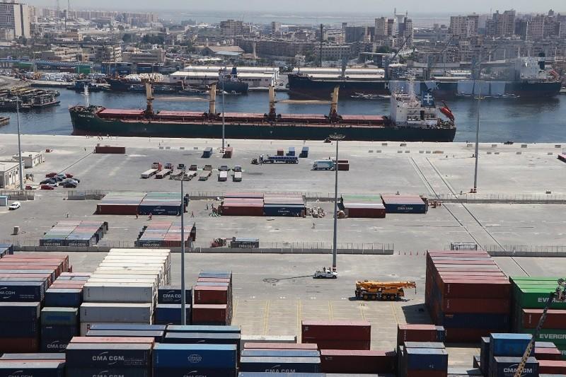 محطة تحيا مصر تستقبل أول سفينة بضائع عامة منذ بدء تشغيلها تجريبيا فبراير الماضي