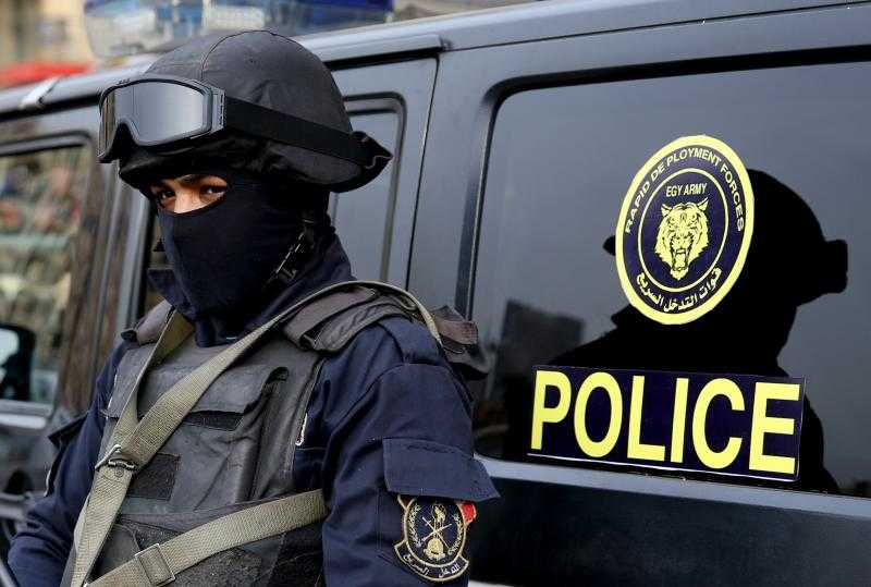 ضبط مالك مجموعة صيدليات محكوم عليه بالحبس 215 سنة وكفالات مالية فى 144 حكما قضائيا