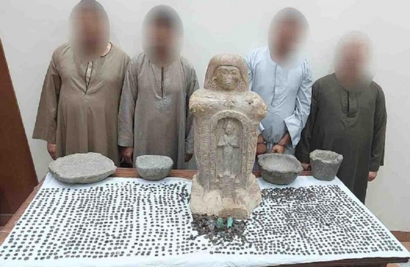 الأمن العام يكشف 2907 قطع أثرية داخل «ثلاجة موز» بحوزة 4 أشخاص قبل بيعها في سوهاج