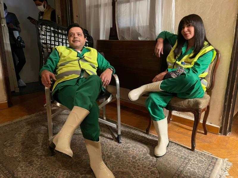 منى زكي برفقة محمد هنيدي من كواليس «الجواهرجي» | صور