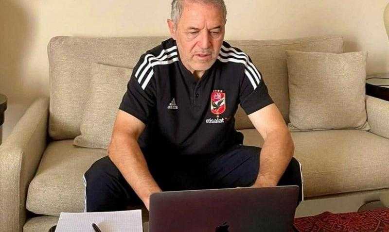 كولر يعقد محاضرة فنية للاعبي الأهلي قبل مواجهة اتحاد العاصمة في السوبر الإفريقي