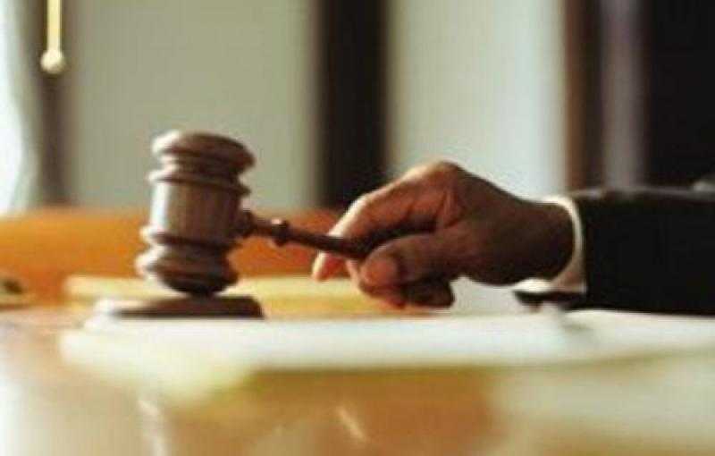 إحالة متهم للمحاكمة الجنائية في اتهامه بسرقة محتويات سيارة بالتجمع الأول
