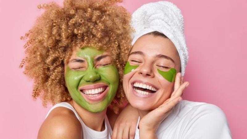 تخلصي من انتفاخات تحت العين في 10 دقائق