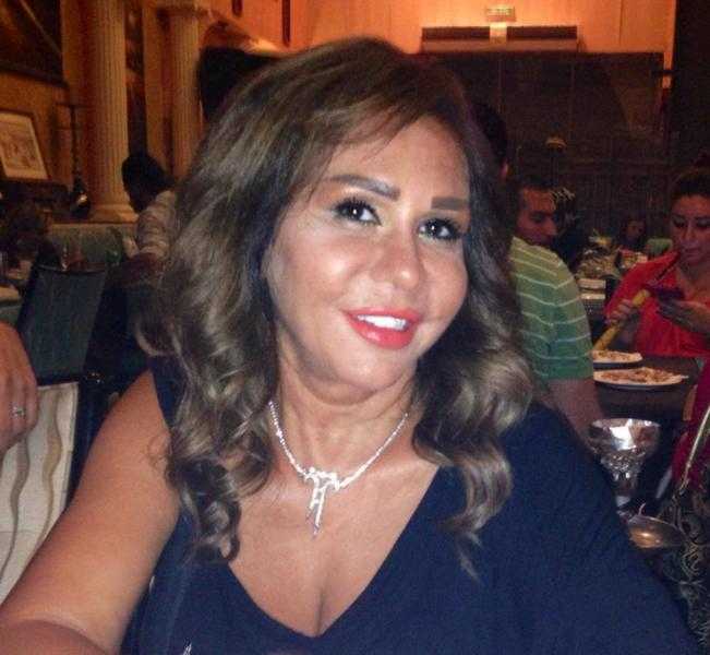 الفنانة السورية مها المصري توجه رسالة لأهالي ليبيا: «انقذوا عائلتي في درنة»