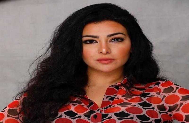 ميرهان حسين تودع الصيف بأحدث جلسة تصوير لها من على الشاطئ | صور
