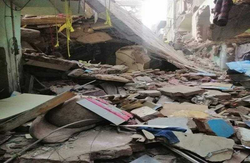 انهيار عقار من 3 طوابق خال من السكان بالعمرانية