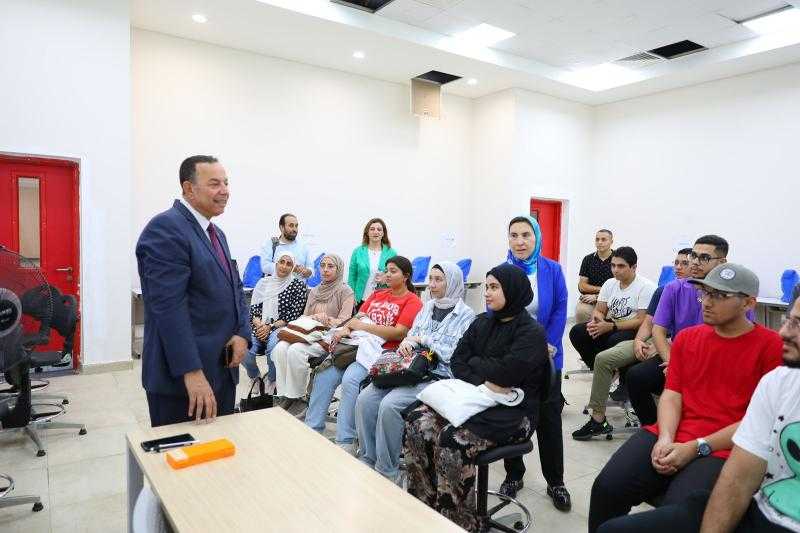 رئيس جامعة المنصورة الجديدة يتابع انتظام بدء الدراسة بكلية الطب