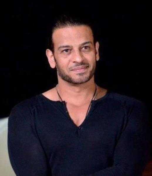 الحزن يخيم على الوسط الفني بعد خبر وفاة الفنان أشرف مصيلحي