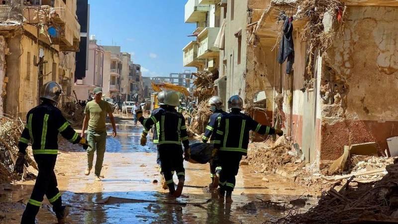 فرق الإنقاذ المصرية تواصل جهودها لانتشال الضحايا جراء الفيضانات التي ضربت ليبيا
