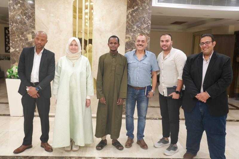 مستشارة شيخ الأزهر تلتقي الطالب صاحب رحلة الدراجة من غينيا إلى مصر للدراسة في الأزهر| صور