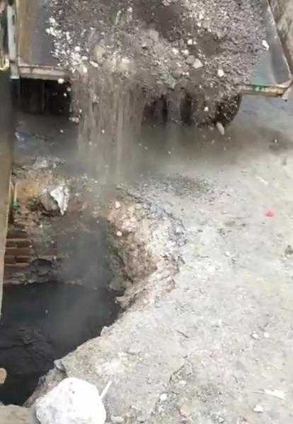 هبوط أرضي بأحد شوارع حي الجمرك بالأسكندرية