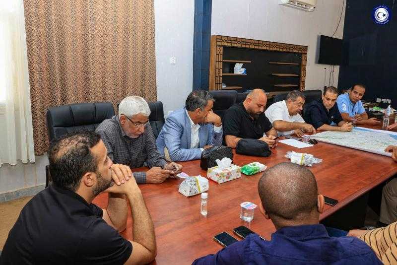 رئيس الوزراء الليبي يناقش مع ممثلي الشركات المصرية إعادة إعمار درنة