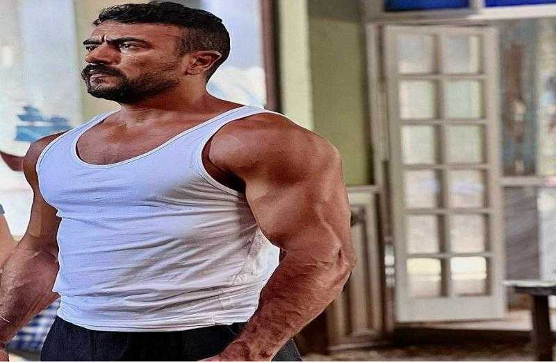 أحمد العوضي من كواليس ”الإسكندراني” في أحدث ظهور له