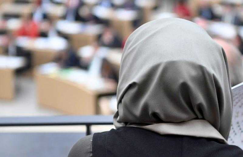 المفتي يُوضح حكم منع الزوجة من ارتداء الحجاب