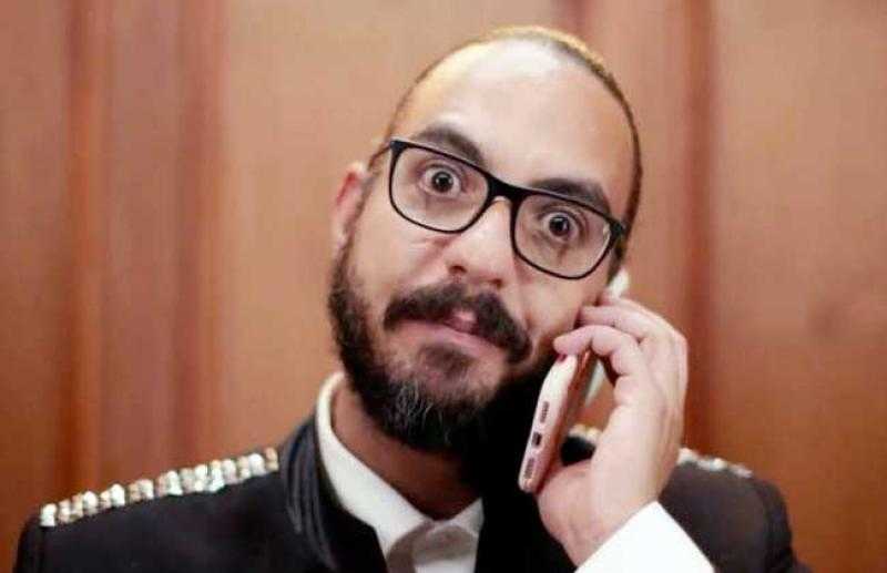 مروان يونس يروي طريقة تعرفه على زوجته ورأيه في تمثيل والدته في «ليه لأ»