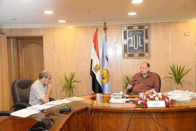 محافظ أسيوط يؤكد على متابعة تنفيذ مشروعات الخطة الاستثمارية 2023- 2024 بالمراكز والأحياء