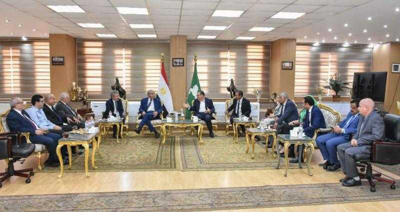 بحضور محافظ الشرقية..وزير التموين يفتتح صومعة منيا القمح الحقلية