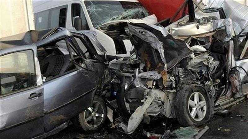 مصرع 3 أشخاص وإصابة 26 آخرين في حادث سير بأندونيسيا